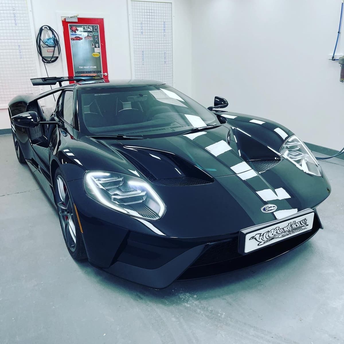 Ford GT front three-quarter, body panels aligned and colour coded